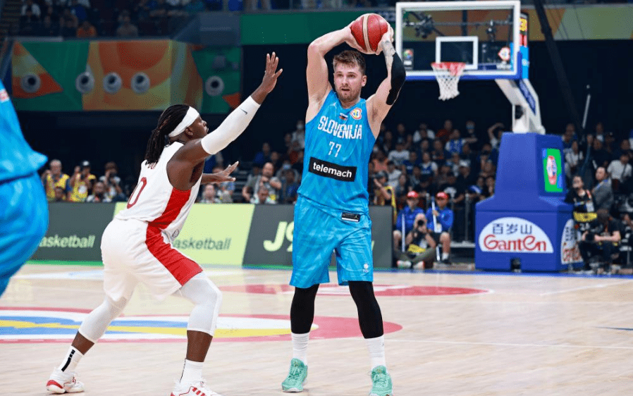 东契奇官方宣布夺冠新规,加拿大队引发争议!赛场气氛高涨(东契奇精彩比赛) 东契奇官方宣布夺冠新规,加拿大队引发争议!赛场气氛高涨(东契奇精彩比赛)