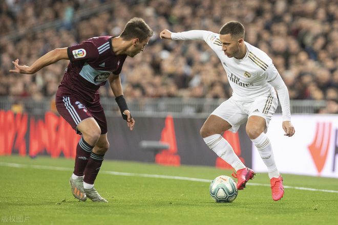 阿扎伦卡遭遇七持续失利，皇家马德里教练压力巨大！引发球迷热议的简单介绍