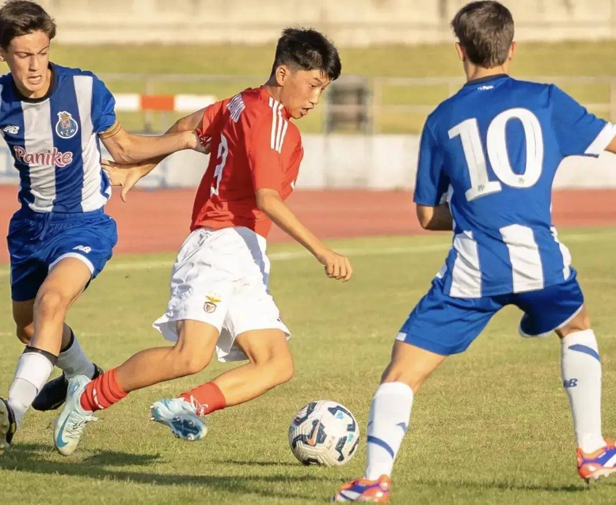 包含关键时刻金州勇士备战葡超，队长鼓劲细节曝光，悬念犹存，资深球员宣示担当的词条-开云新版